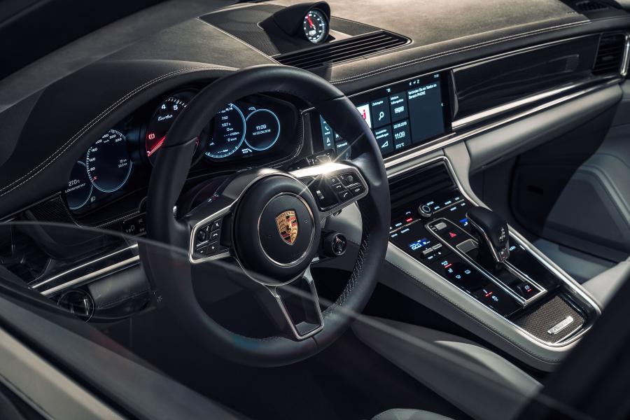 Панель приборов Porsche Panamera Turbo 2016 года  (фото 52 из 53)